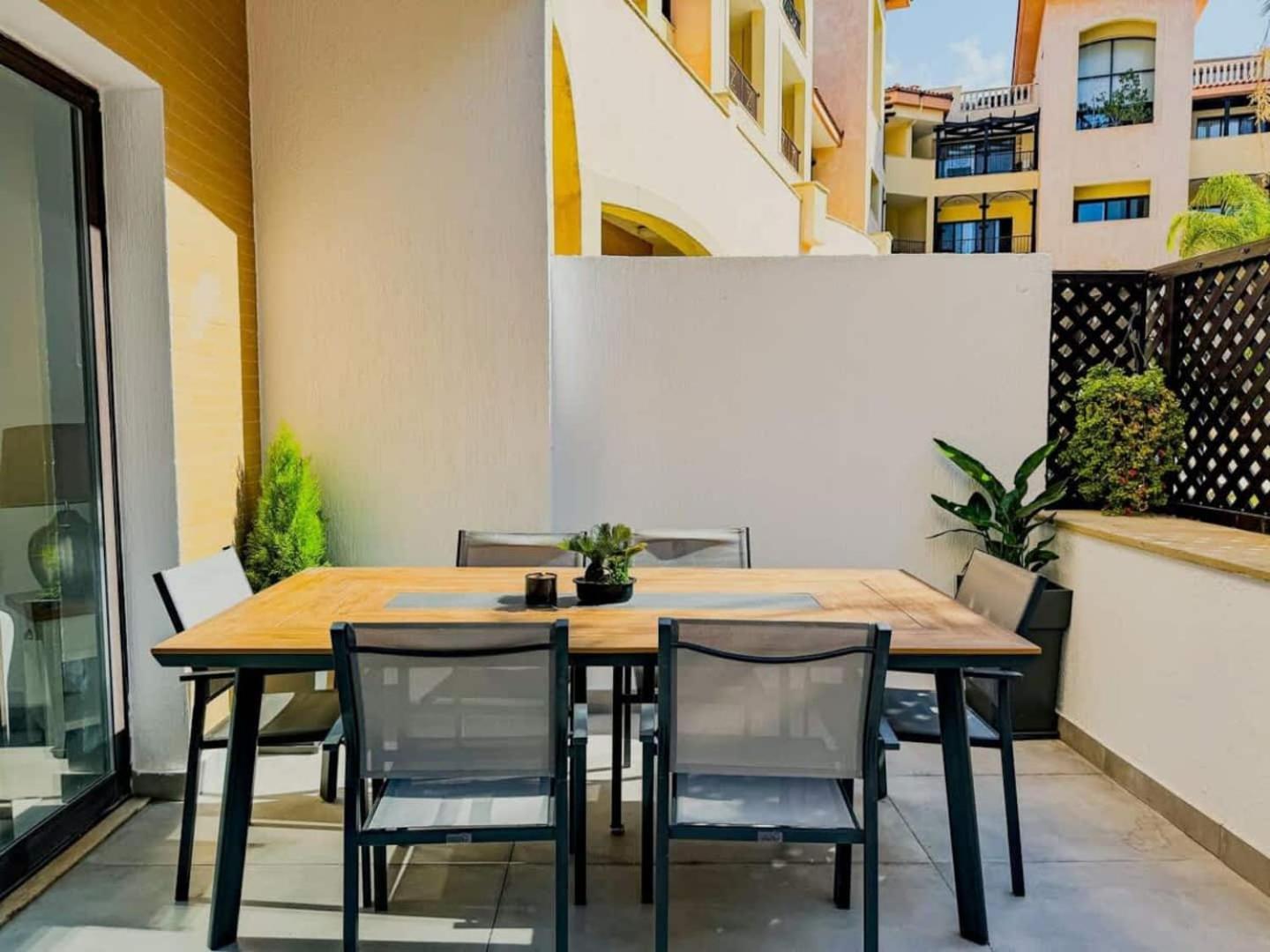 Queens Gardens Paradise Vip, Pool, Mall, Sea بافوس المظهر الخارجي الصورة