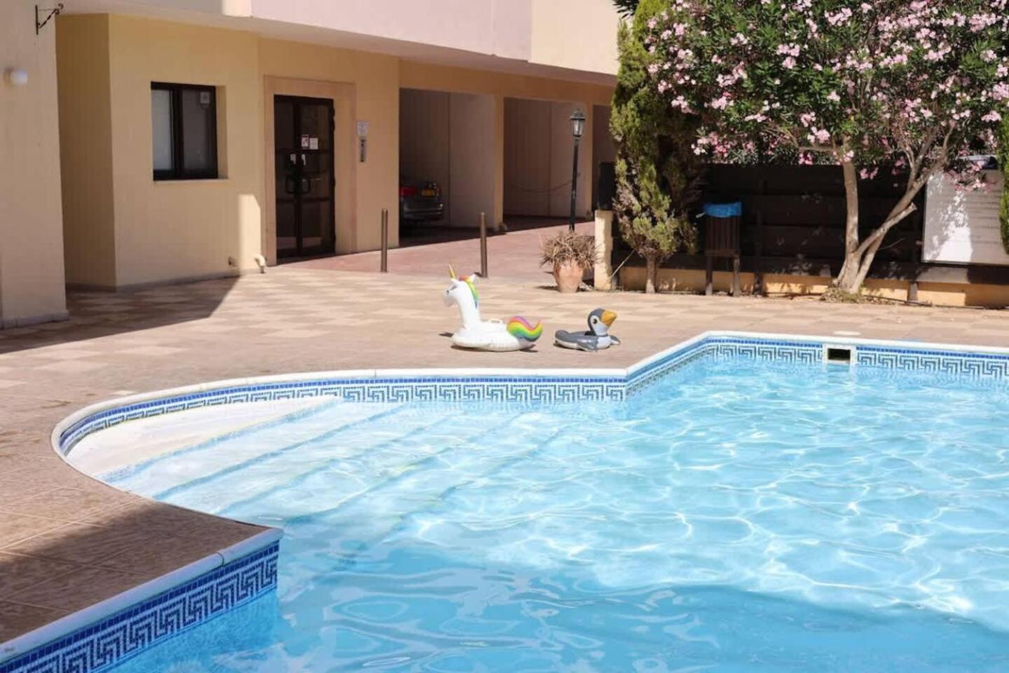 Queens Gardens Paradise Vip, Pool, Mall, Sea بافوس المظهر الخارجي الصورة